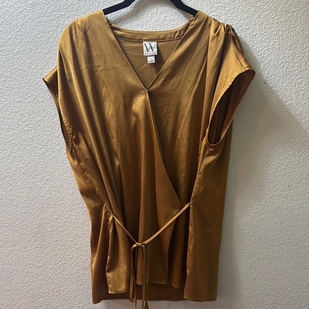 Women's Gold rap Top
